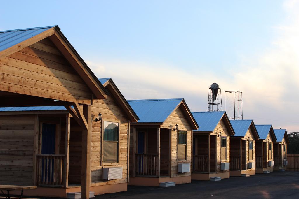 4K Lodges Poth 外观 照片